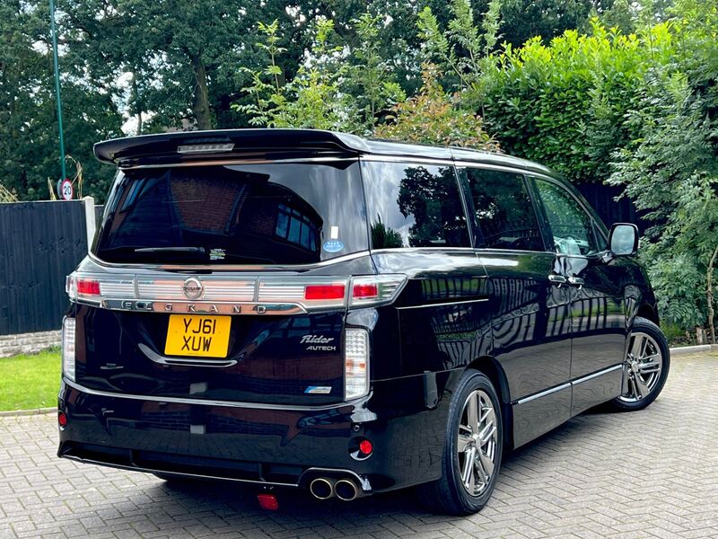 NISSAN ELGRAND