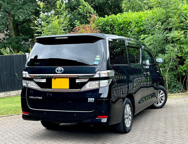 TOYOTA VELLFIRE